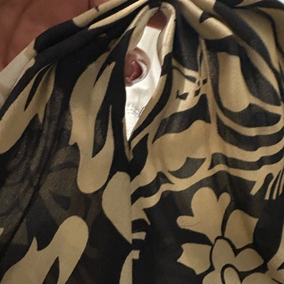 Beautiful 100% silk halter neck printed dress. Black, tan and cream color. - Picture 4 of 10